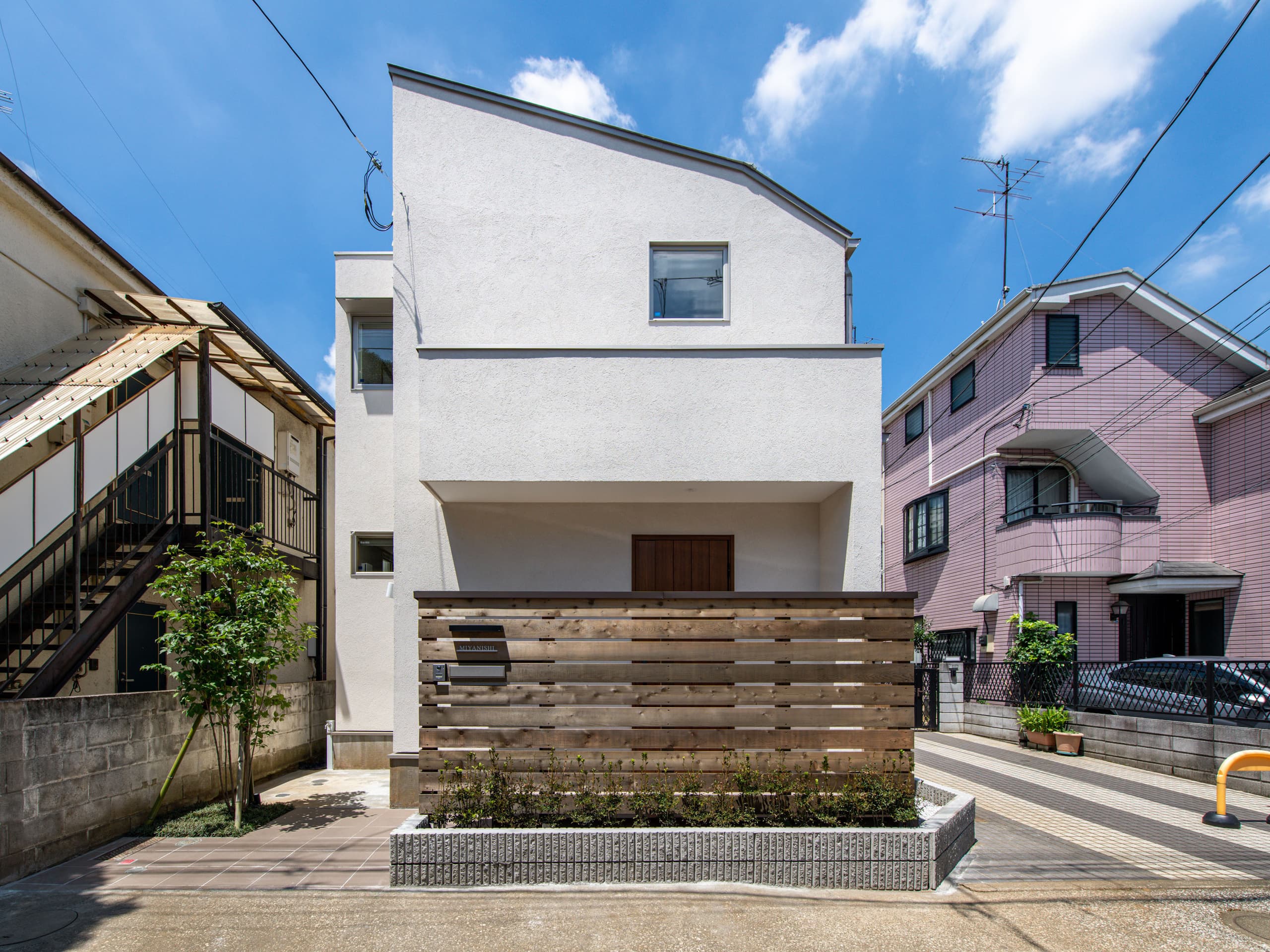 mhouse-1.jpg